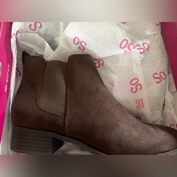 Women’s Ankle Boots, brand new in box with tags! Suede! - Picture 1 of 5